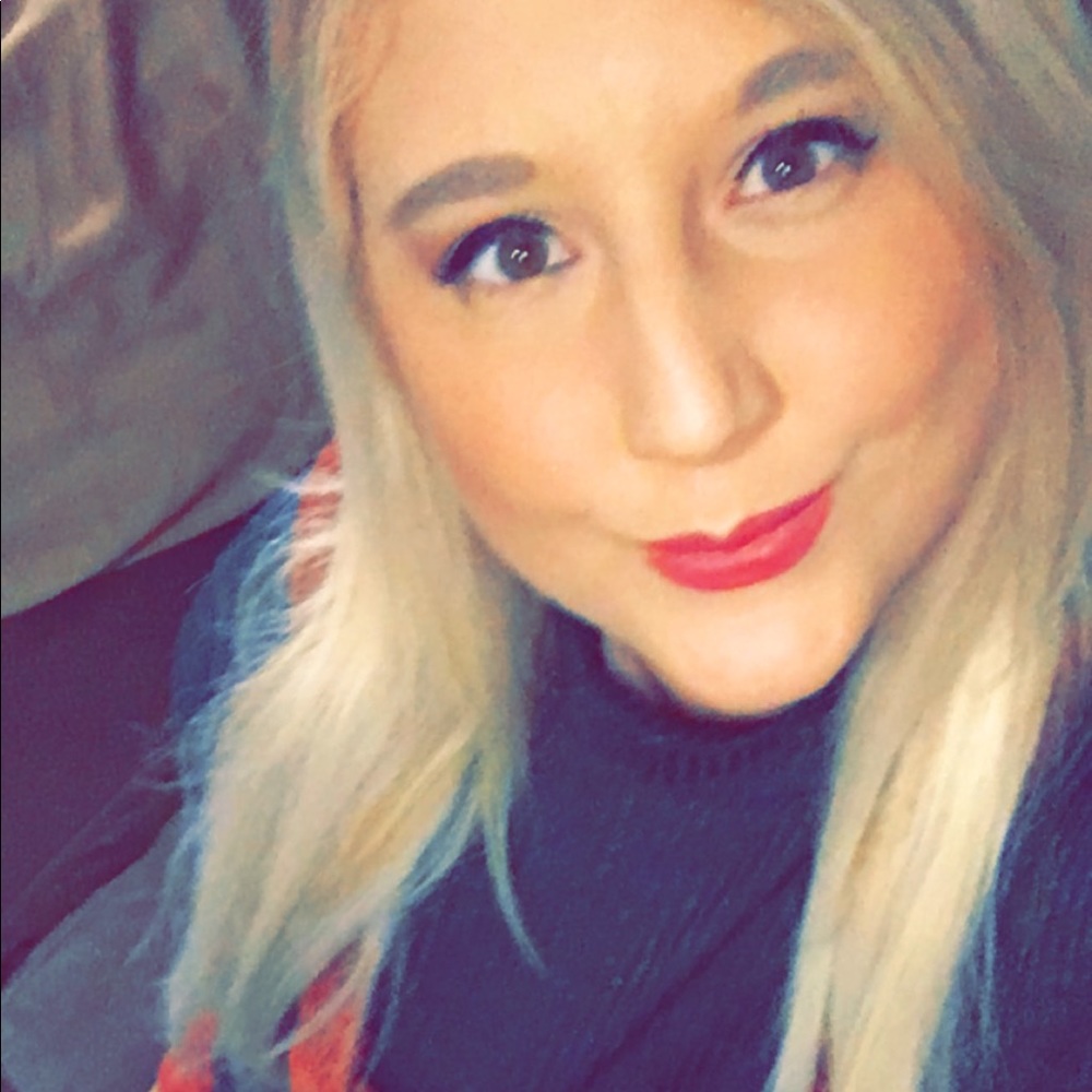 Meet your Posher, Alexis